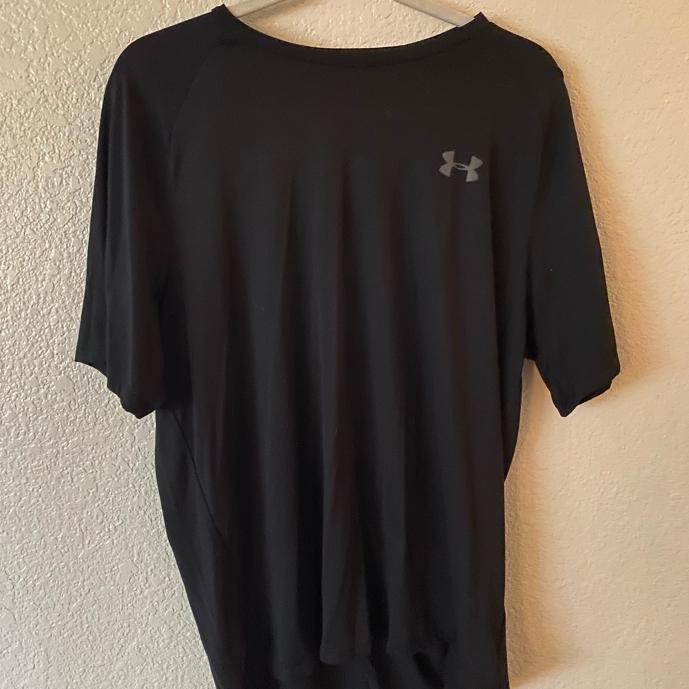 Men’s Large, Thin Under Armour shirt